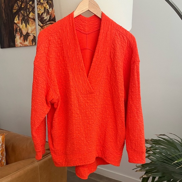 Lululemon Rippled V-Neck Pullover - Picture 2 of 3